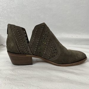 Vince Camuto Sz 10M Gray Suede Prasata Bootie